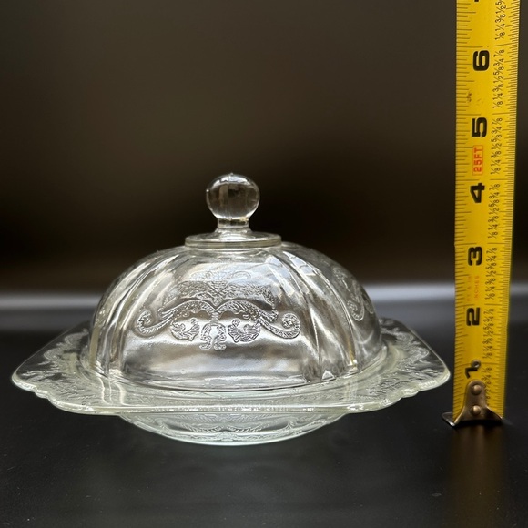 Vintage Clear Glass Madrid Pattern Butter Dish with Dome Lid - Picture 13 of 13